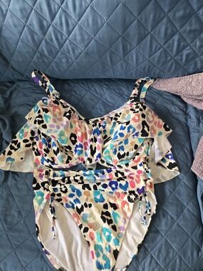 Elomi Multicolor Leopard-Print Ruffle Swim Top 38G With L Bottom